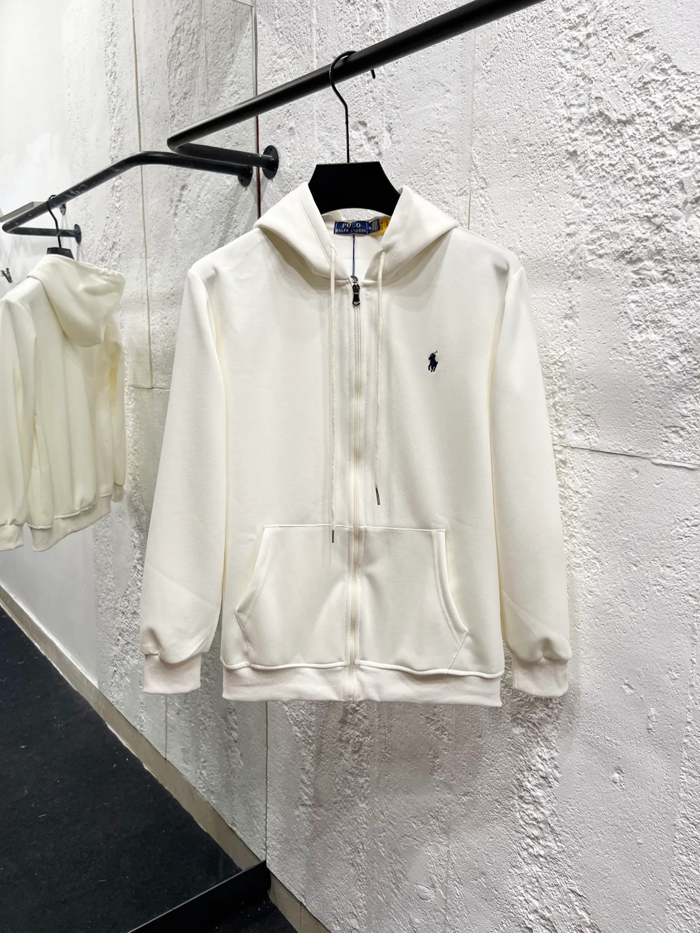 🅿️250 Style number: T65 pure cotton zipper sweatshirt, milky white, black, navy blue, gray, four colors Size: M-90-110kg L-110-130kg XL-130-150kg 2XL-150-170kg Color: milky white